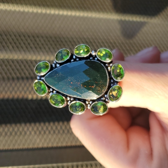New Oversized Faceted Bloodstone and Peridot 925 Silver Ring. - Picture 10 of 16